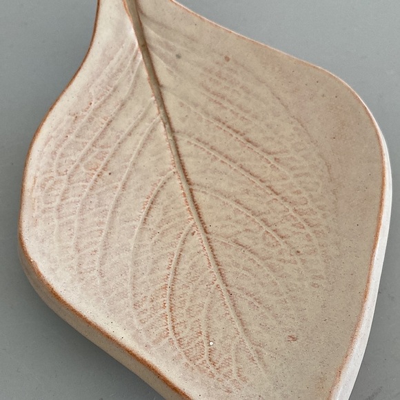 Leaf Imprint Art Dish Studio Pottery Curved Plate with Feet Signed Soap Dish - Picture 9 of 13